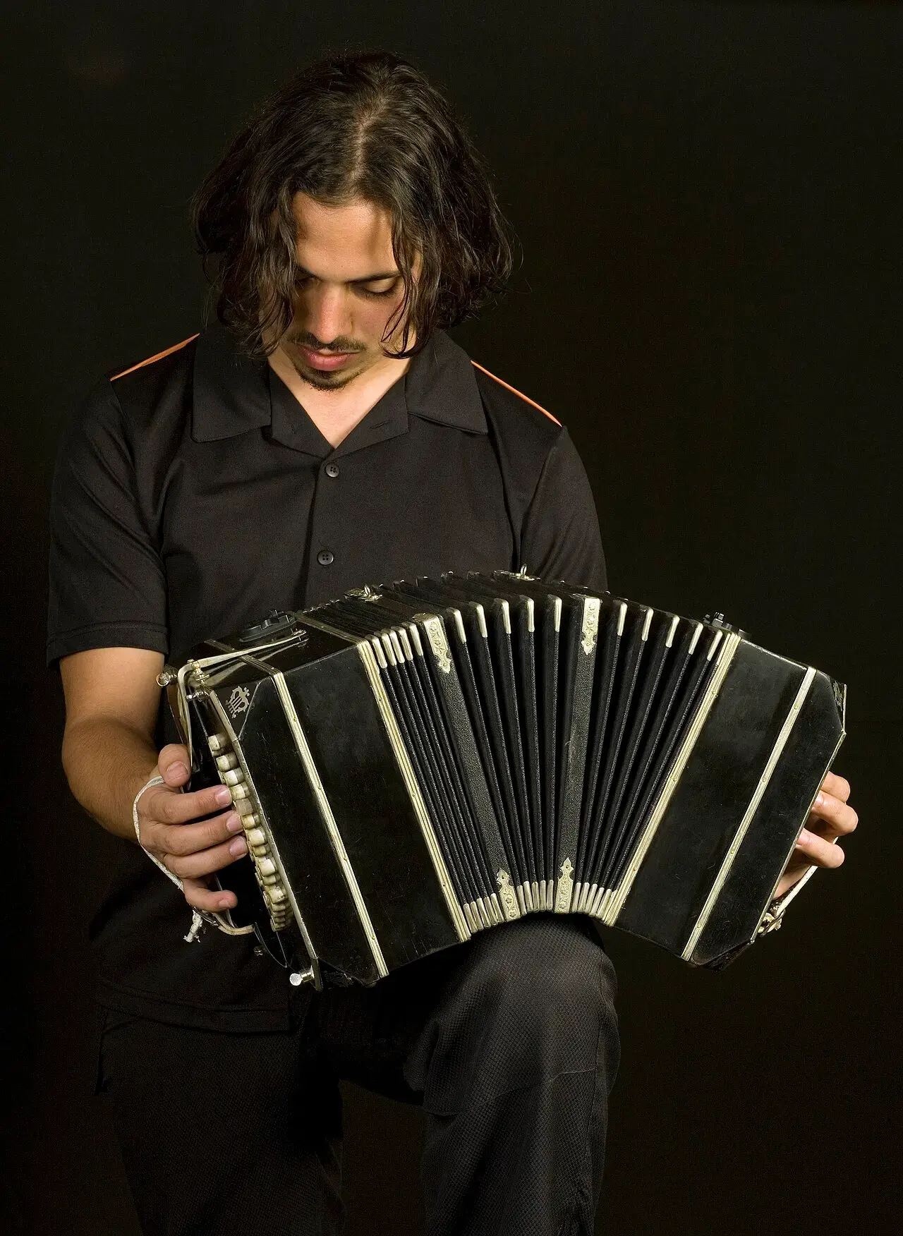 Bandoneonista en Buenos Aires. Фото: Jorge Royan, CC BY-SA 3.0, Wikimedia Commons